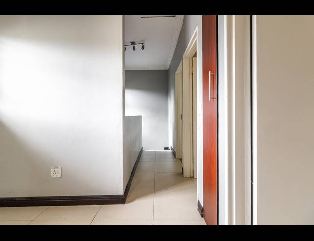 2 BEDROOM HOUSE FOR SALE IN SUNNINGHILL